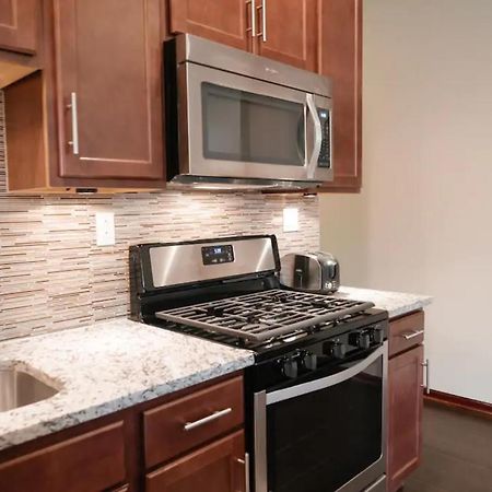 2Br Airy & Tidy Apt With Free Covered Parking - Central Modern ชิคาโก ภายนอก รูปภาพ