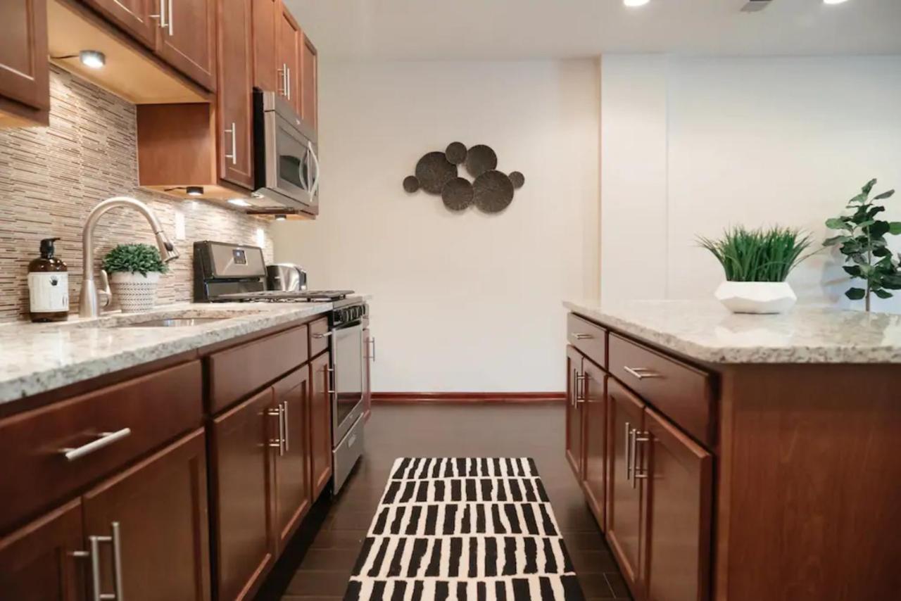 2Br Airy & Tidy Apt With Free Covered Parking - Central Modern ชิคาโก ภายนอก รูปภาพ