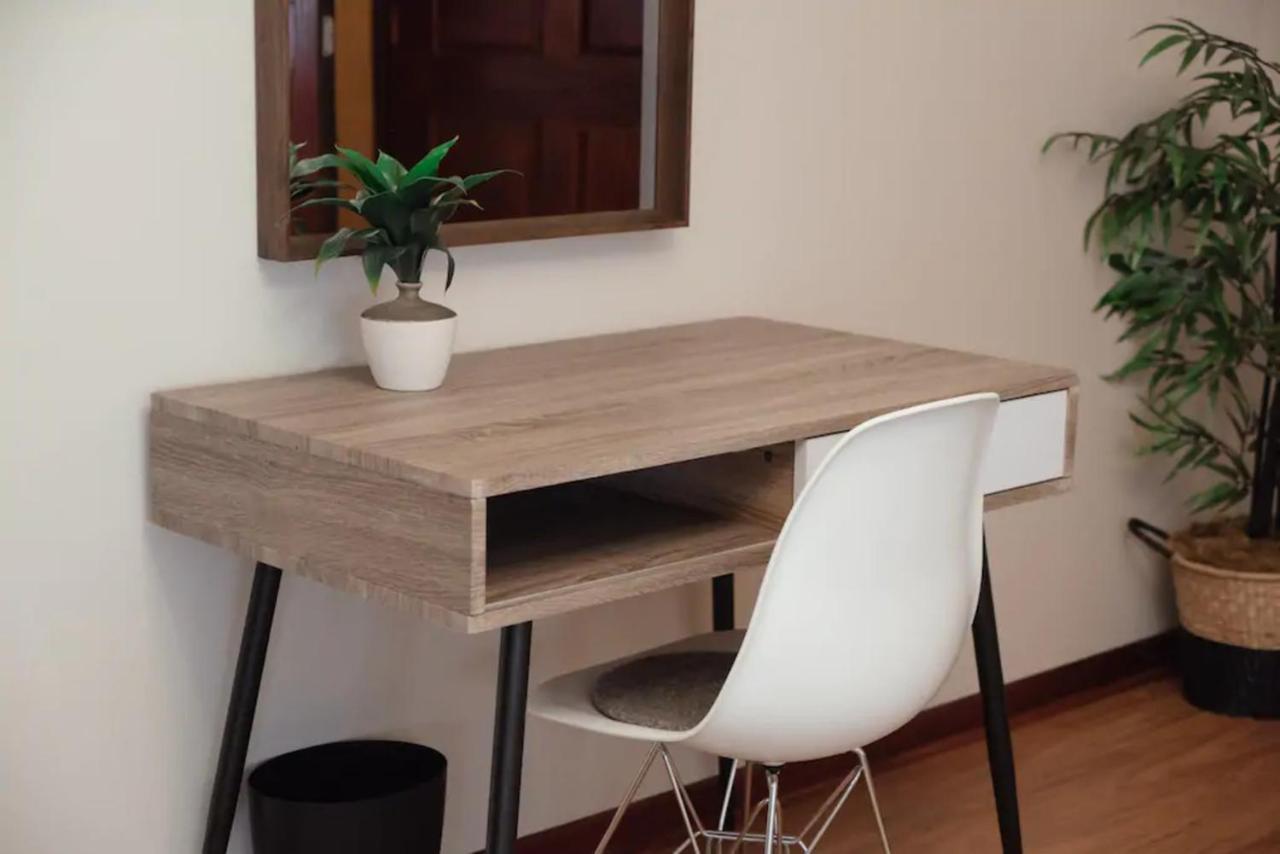 2Br Airy & Tidy Apt With Free Covered Parking - Central Modern ชิคาโก ภายนอก รูปภาพ