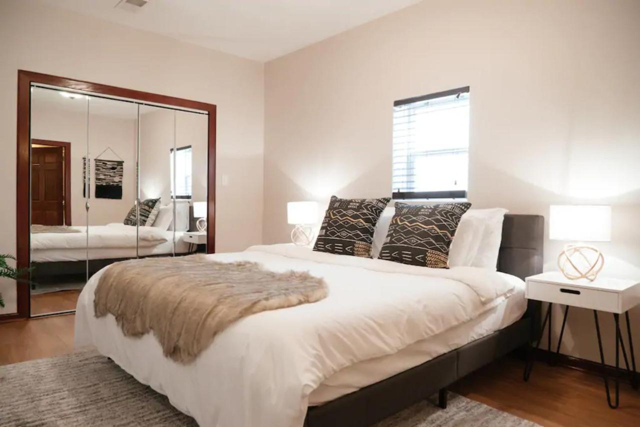 2Br Airy & Tidy Apt With Free Covered Parking - Central Modern ชิคาโก ภายนอก รูปภาพ